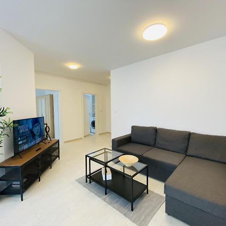 Апартаменты Charming Flat In Brasov With Balcony Panoramic View Экстерьер фото