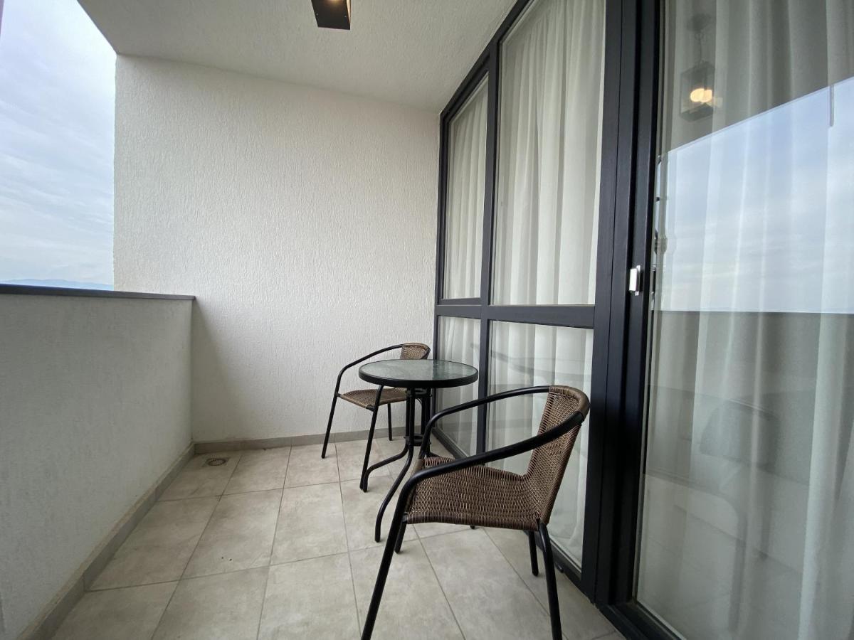 Апартаменты Charming Flat In Brasov With Balcony Panoramic View Экстерьер фото