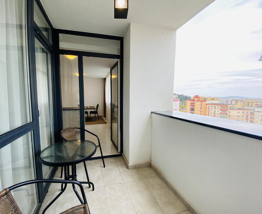 Апартаменты Charming Flat In Brasov With Balcony Panoramic View Экстерьер фото