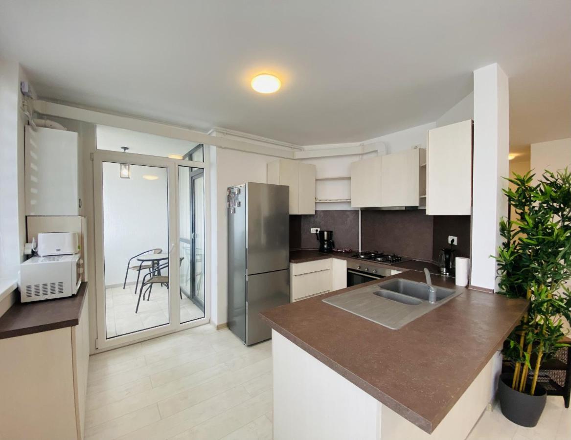 Апартаменты Charming Flat In Brasov With Balcony Panoramic View Экстерьер фото