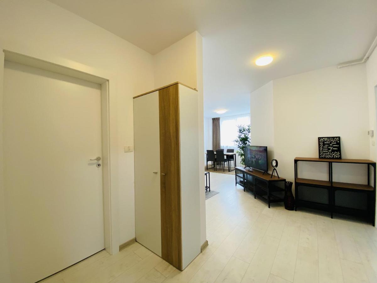 Апартаменты Charming Flat In Brasov With Balcony Panoramic View Экстерьер фото