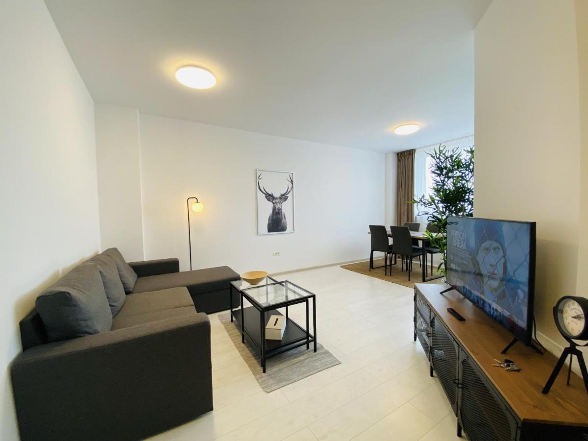 Апартаменты Charming Flat In Brasov With Balcony Panoramic View Экстерьер фото