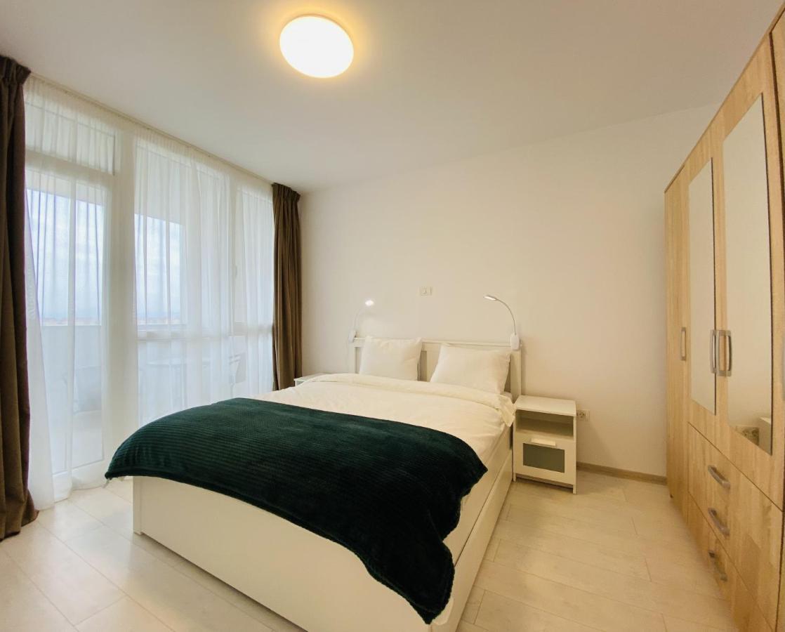 Апартаменты Charming Flat In Brasov With Balcony Panoramic View Экстерьер фото