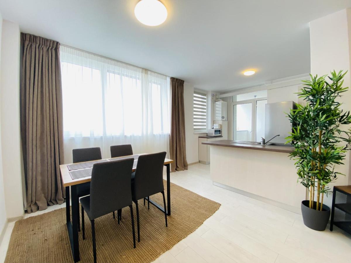 Апартаменты Charming Flat In Brasov With Balcony Panoramic View Экстерьер фото